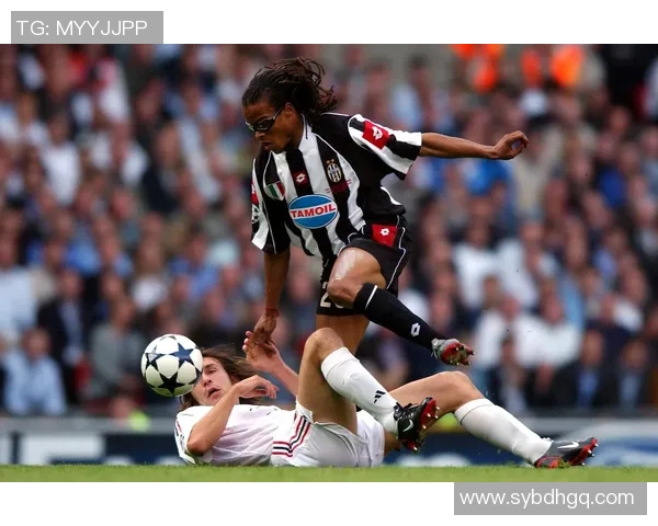 女明星与足球明星的浪漫情缘背后隐藏着怎样的故事与情感交织 女明星与足球明星的浪漫情缘背后隐藏着怎样的故事与情感交织