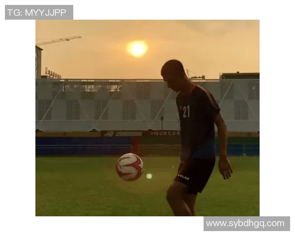 从贫困中崛起的足球明星童年悲惨经历与奋斗之路 从贫困中崛起的足球明星童年悲惨经历与奋斗之路